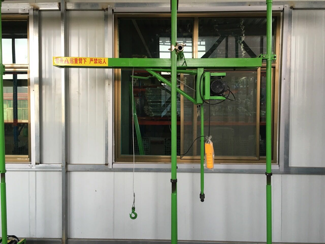 室內直滑吊運機
