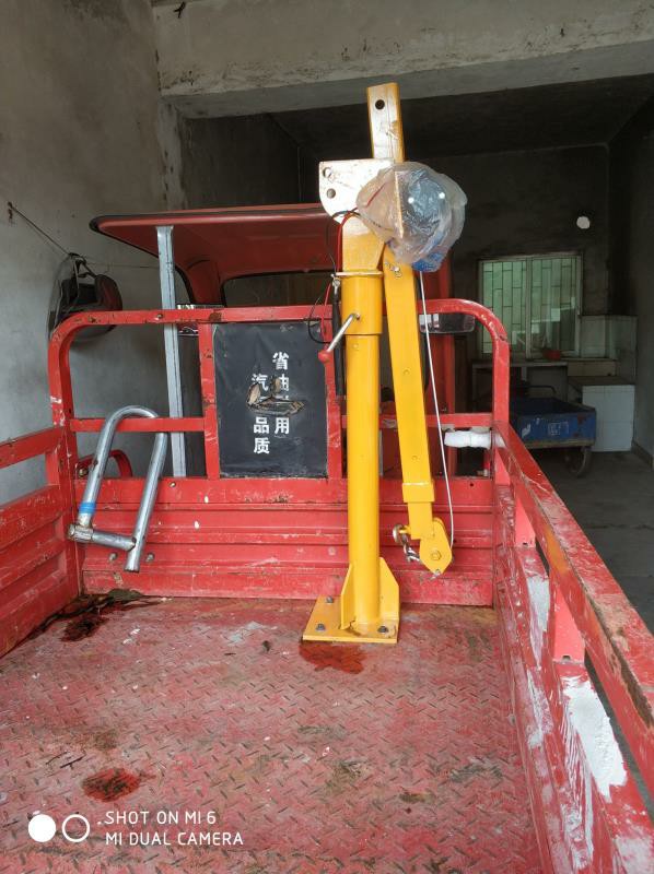 車載小吊機(jī)安裝在電動車上